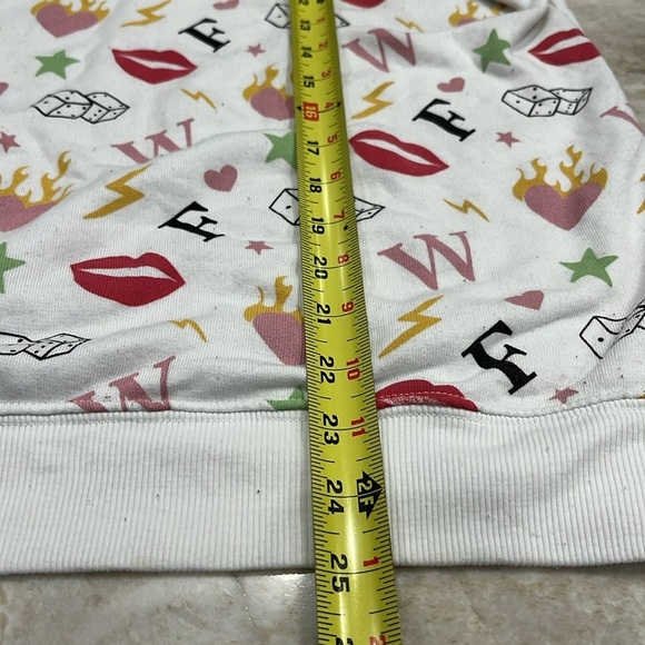 Wildfox | Charmed Sommers‎ White Print Sweatshirt Lips Dice Stars | Size XL - Picture 6 of 13